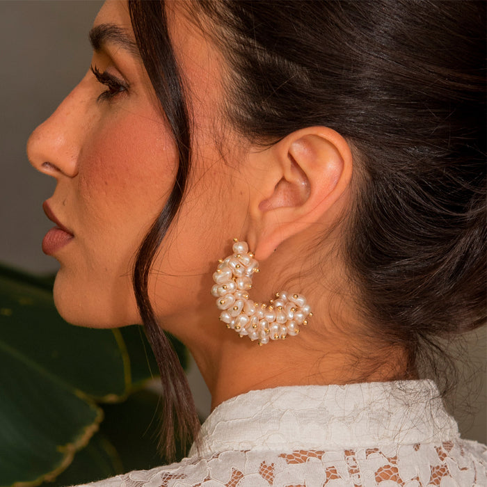 Brinco de Argola e Pérolas de Àgua Doce Maya Folheado a Ouro 18k