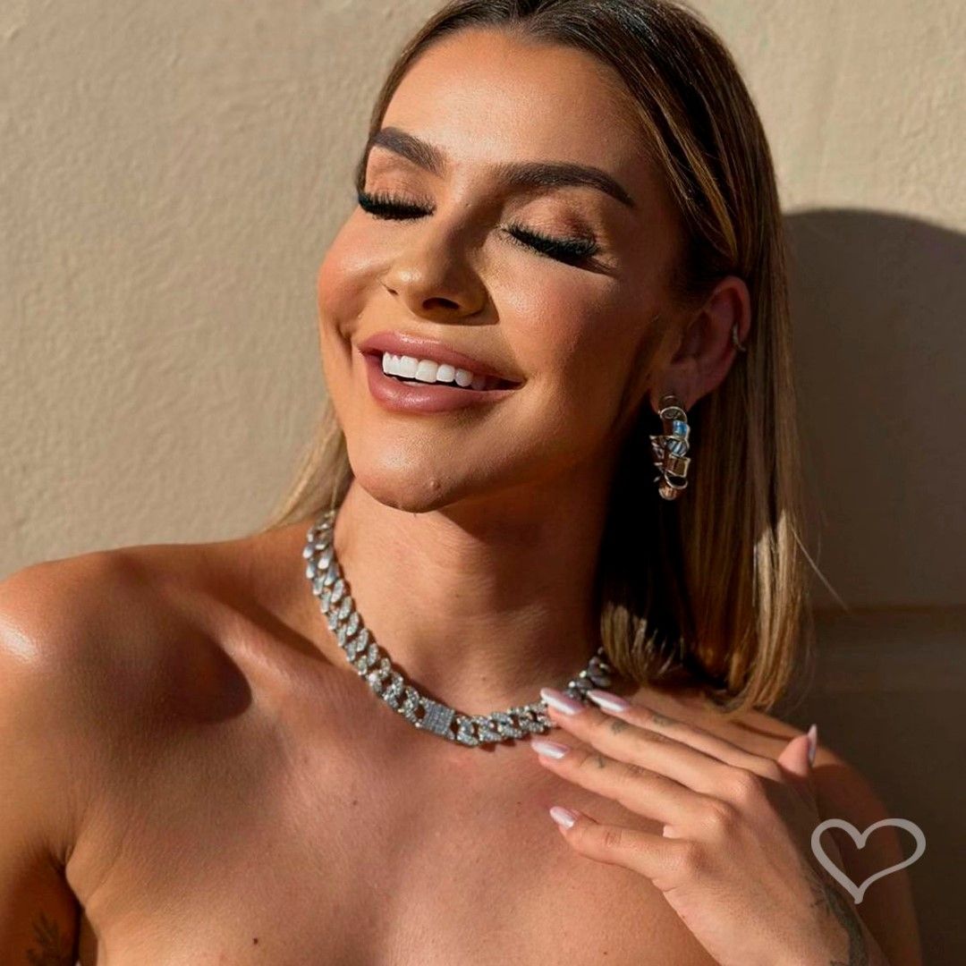 Gabi Alves E Colar Aline E Argola Carla