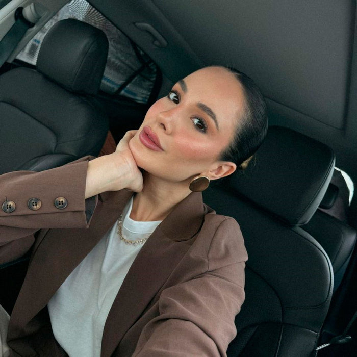 Thais Aguiar - Brinco Botão Valentina e Riviera Helena