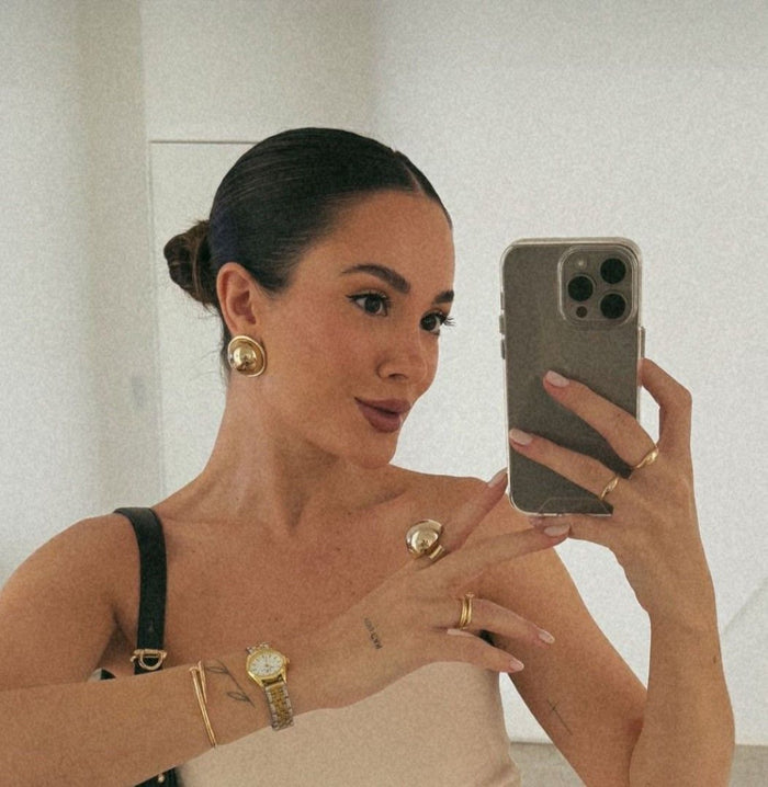 Thais Aguiar - Brinco Botão Luara e Anel Silvia