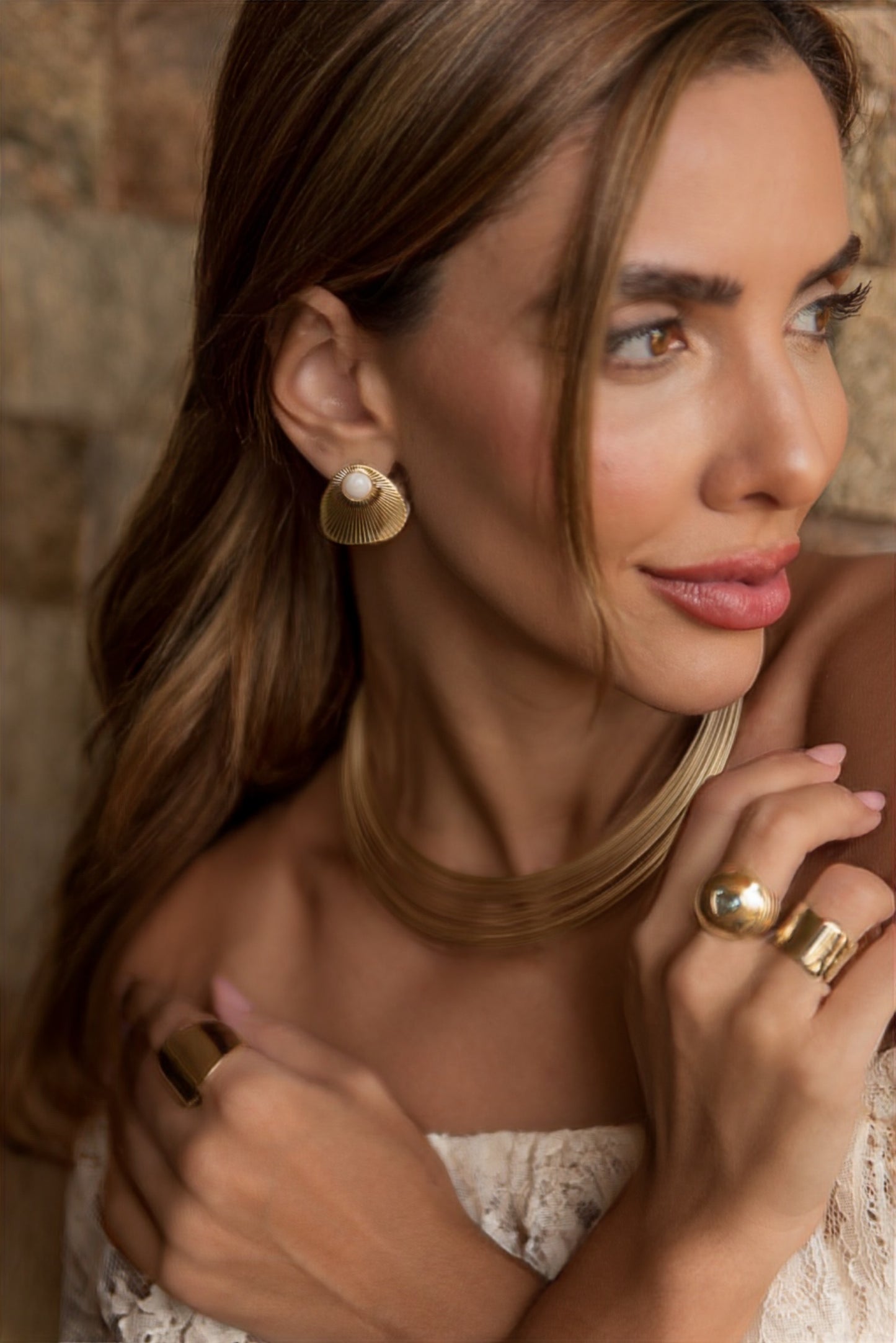 Ingrid Giovinazzo - Brinco Losango Olga & Choker Fios Ana Laura