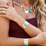 Bracelete Sabrina Largo Matelado Oval Howlita Turquesa Folheado a Ouro 18k - Piuka