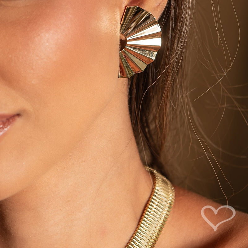 Brinco Alana Leque Texturizado Folheado a Ouro 18k - Piuka