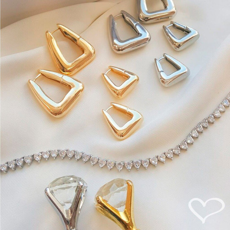 Brinco Argola Triangular Emily G Folheado a Ouro 18k - Piuka