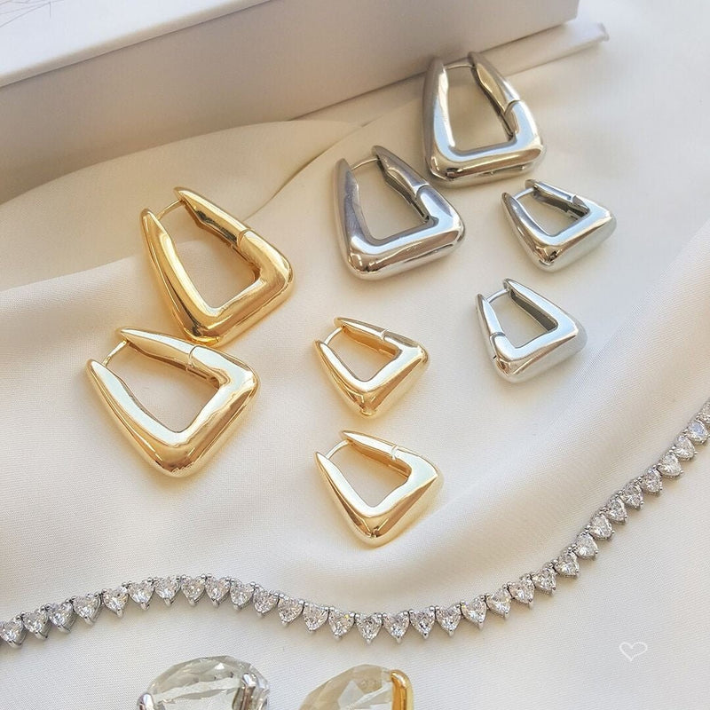Brinco Argola Triangular Emily P Folheado a Ouro 18k - Piuka
