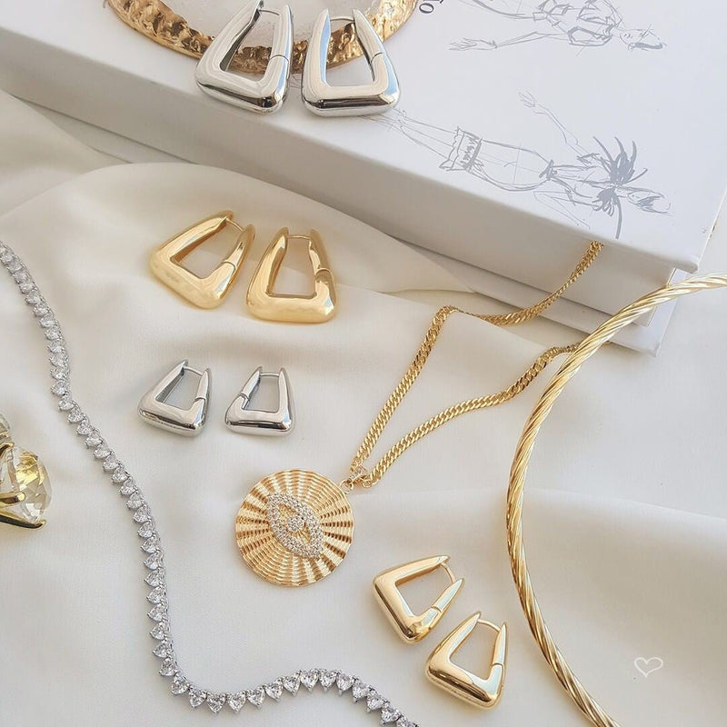 Brinco Argola Triangular Emily P Folheado a Ouro 18k - Piuka