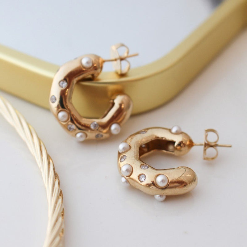 Brinco de Argola Yumi Pérolas e Zircônias Folheado a Ouro 18k - Piuka