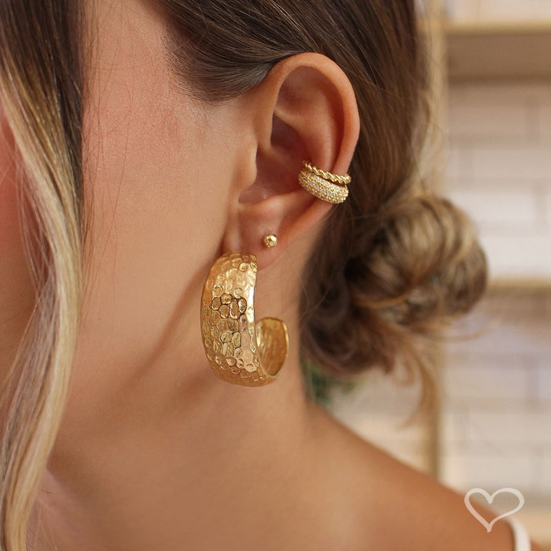 Brinco de Arogla Texturizada Frida Folheado a Ouro 18k - Piuka