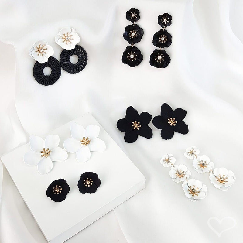 Brinco de Flor Azaléia Branco e Preto - Piuka