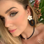Brinco de Flor Verbena Branco e Preto - Piuka