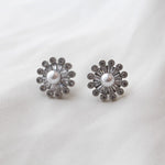 Brinco Flor Sofia Pérolas Zircônias Folheado em Ródio Branco - Piuka