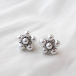 Brinco Flor Suzy Pérolas Zircônias Folheado em Ródio Branco - Piuka