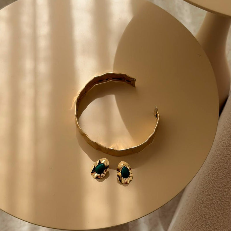 Brinco Gota Orgânico Kelly Verde Folheado a Ouro 18k - Piuka