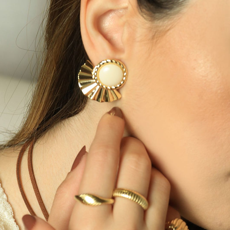 Brinco Leque Mia Off White Folheado a Ouro 18k - Piuka