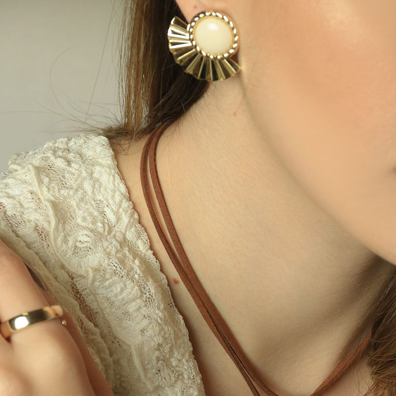 Brinco Leque Mia Off White Folheado a Ouro 18k - Piuka