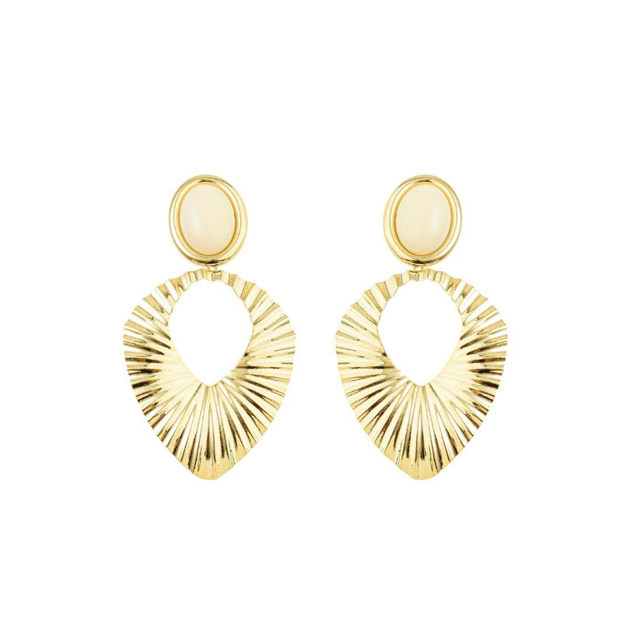 Brinco Marilia Folha Resina Off White Folheado a Ouro 18k - Piuka