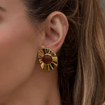 Brinco Marina Gota Resina Marrom Folheado a Ouro 18k - Piuka