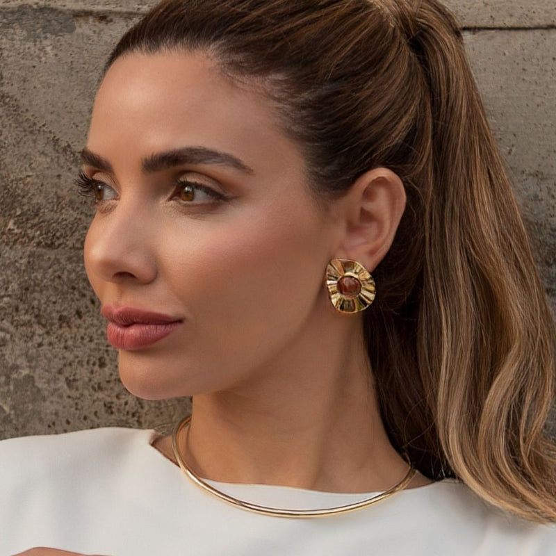 Brinco Marina Gota Resina Marrom Folheado a Ouro 18k - Piuka