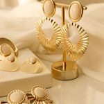 Brinco Marina Gota Resina Off White Folheado a Ouro 18k - Piuka