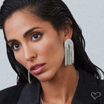 Brinco Scarlet Semi Oval Franjas Zircônias Folheado em Ródio Branco - Piuka