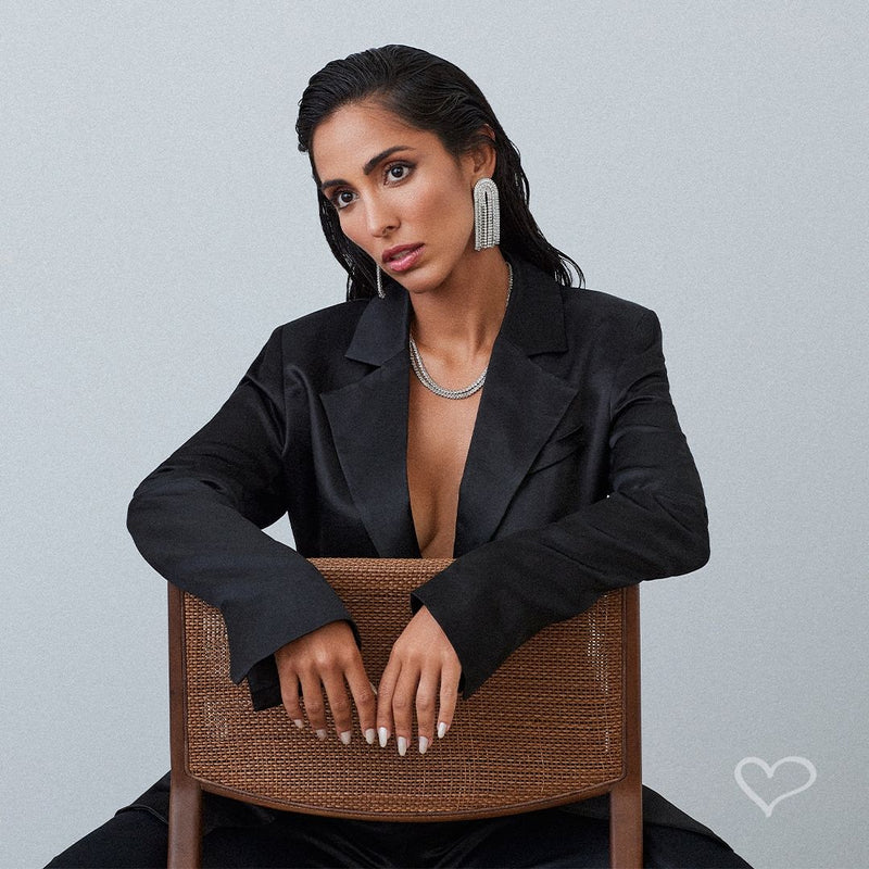 Brinco Scarlet Semi Oval Franjas Zircônias Folheado em Ródio Branco - Piuka