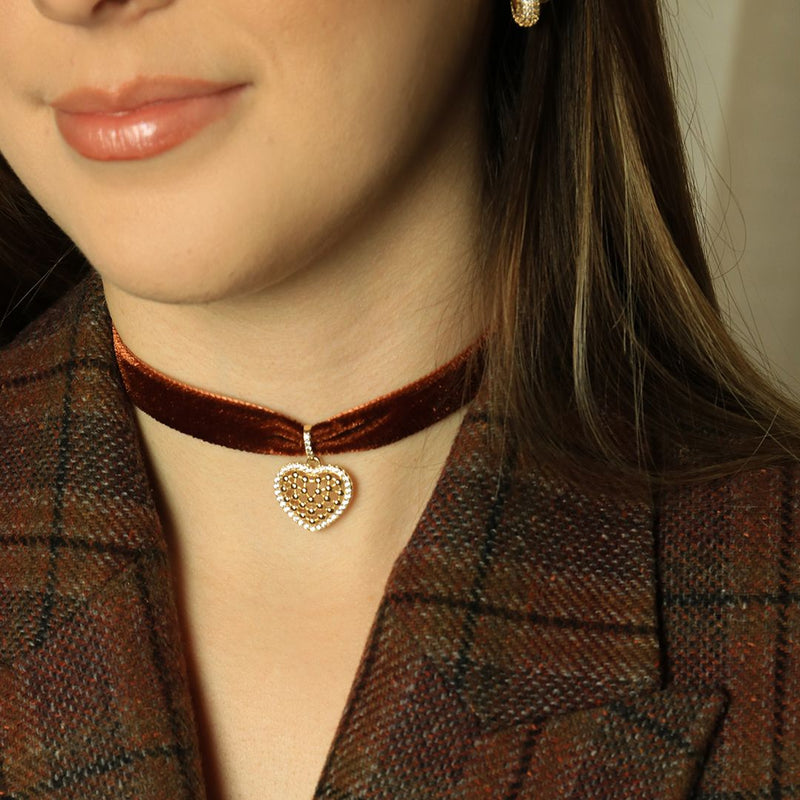 Choker Lully Veludo Marrom Coração Zircônias Folheada a Ouro 18k - Piuka