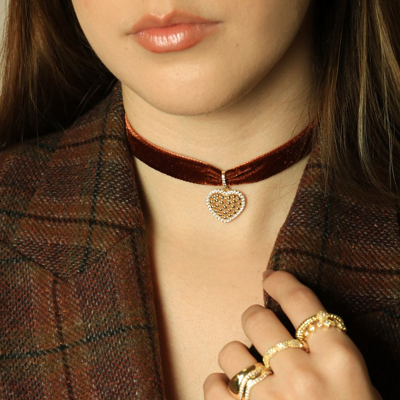 Choker Lully Veludo Marrom Coração Zircônias Folheada a Ouro 18k - Piuka