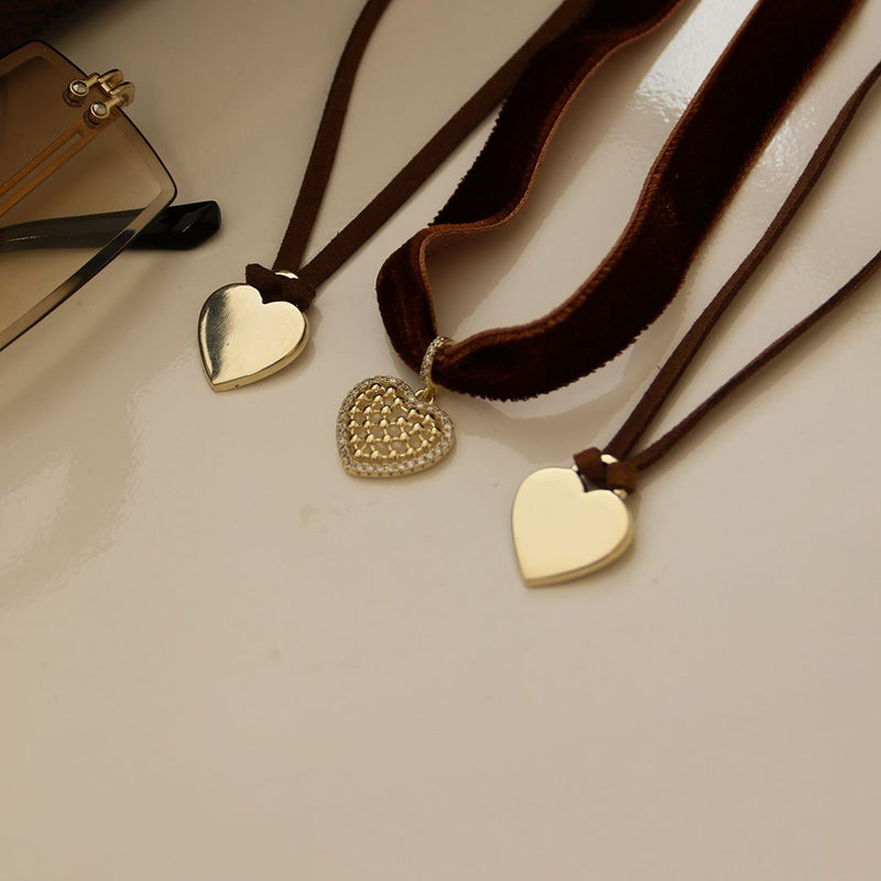 Choker Lully Veludo Marrom Coração Zircônias Folheada a Ouro 18k - Piuka