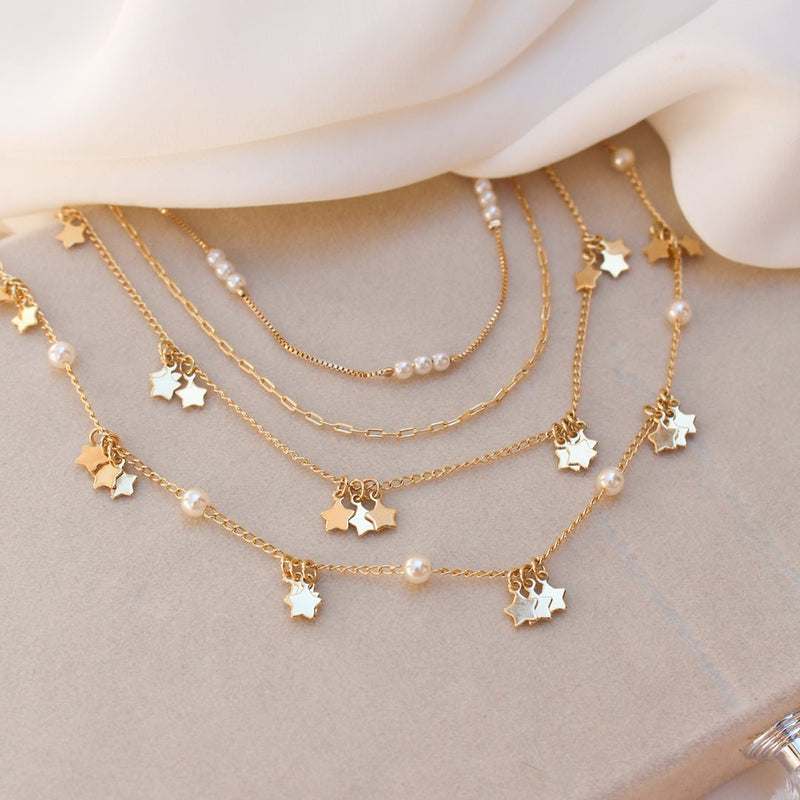 Colar 3 Voltas Lika Mini Estrelas e Pérolas Folheado a Ouro 18k - Piuka