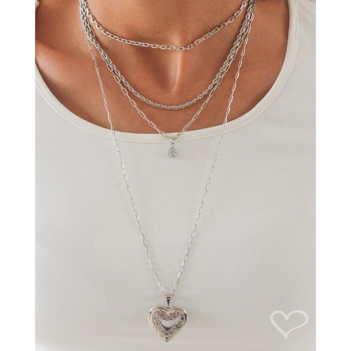 Colar Feminino Amore Relicário Coração Folheado em Ródio Branco