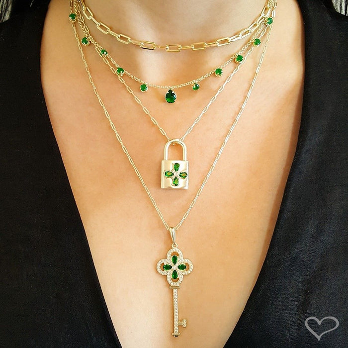 Colar Feminino Ariane Cadeado Flor Zircônia Esmeralda Folheado a Ouro 18k