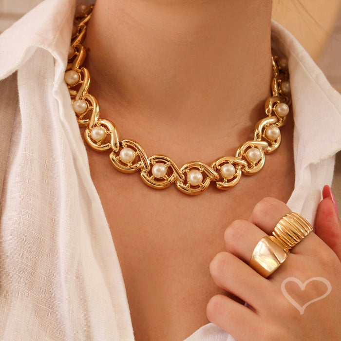 Colar Helena Elos e Pérolas Dourado