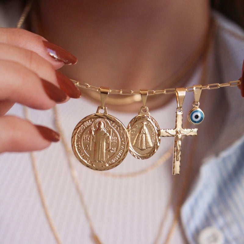 Colar Longo Medalha Martha Amuletos Folheado a Ouro 18k - Piuka