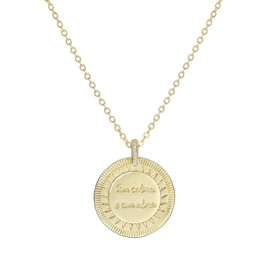 Colar Longo Medalha Vintage com Calma e com Alma Folheado a Ouro 18k - Piuka