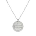 Colar Longo Medalha Vintage com Calma e com Alma Folheado em Ródio Branco - Piuka