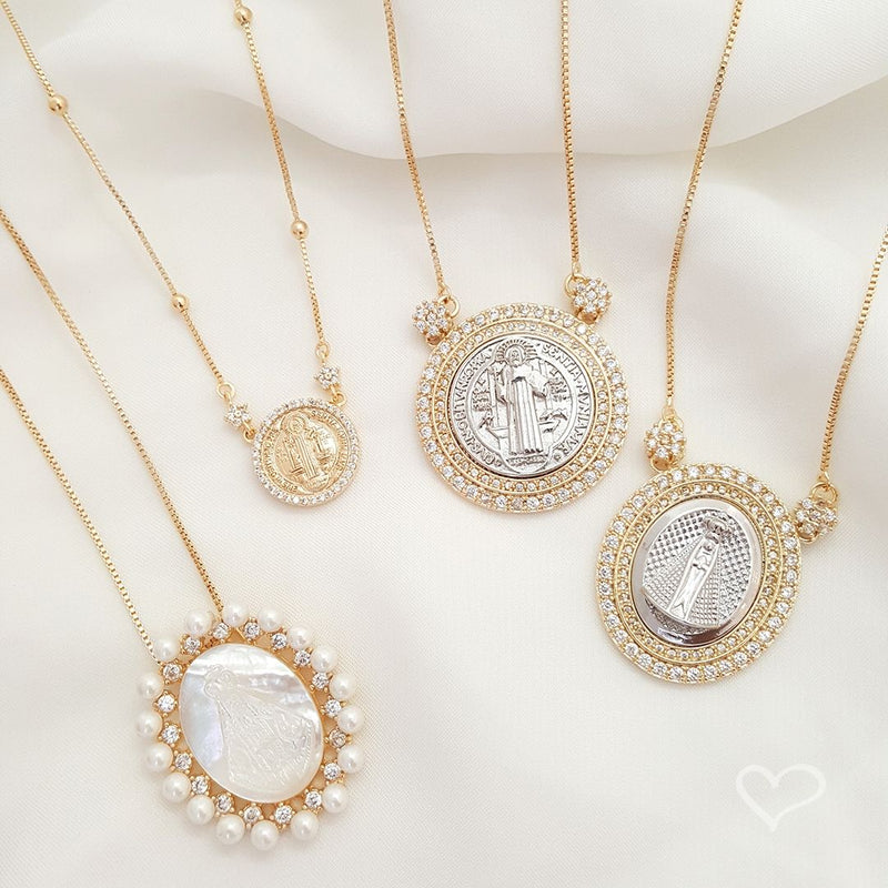 Colar Medalha São Bento Zircônias Folheado a Ouro 18k Piuka - Piuka