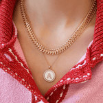 Colar Medalha Thassia Letra Nome Zircônias Folheado a Ouro 18k - Piuka