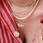 Colar Medalha Thassia Letra Nome Zircônias Folheado a Ouro 18k - Piuka