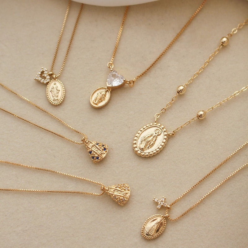 Colar Mini Medalha Nossa Senhora Aparecida Mini Cruz Zircônias Folheado a Ouro 18k - Piuka