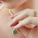 Colar Personalizado Inicial Medalha Vintage Folheado a Ouro 18k - Piuka