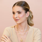 Colar Sandy Medalha Love Never Fails Folheado a Ouro 18k - Piuka