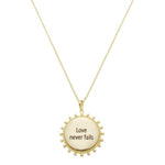 Colar Sandy Medalha Love Never Fails Folheado a Ouro 18k - Piuka