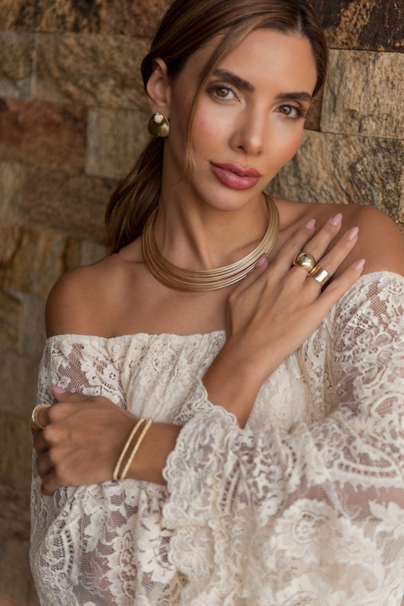 Ingrid Giovinazzo - Brinco Losango Olga & Choker Fios Ana Laura - Piuka