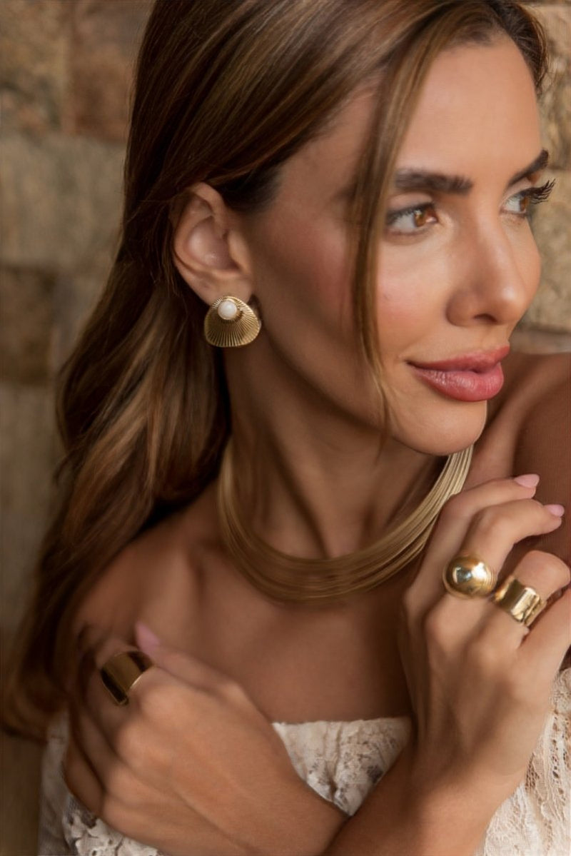 Ingrid Giovinazzo - Brinco Losango Olga & Choker Fios Ana Laura - Piuka