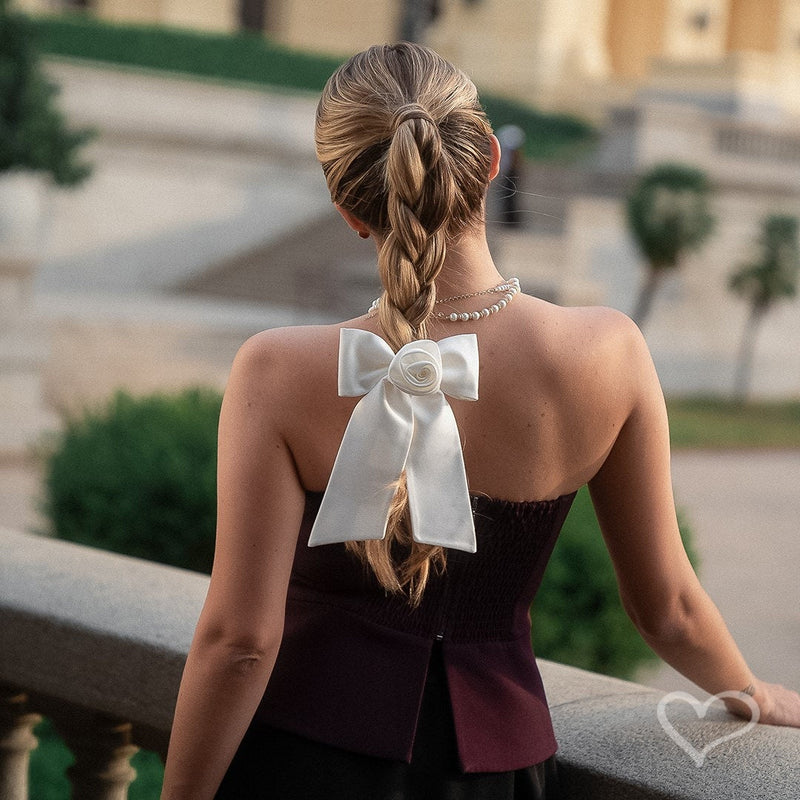 Laço de Cabelo Gabi com Flor Removivel Crepe Amanda Branco - Piuka