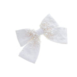 Laço de Cabelo Isadora Crepe Acetinado Branco Bordado de Pérolas - Piuka