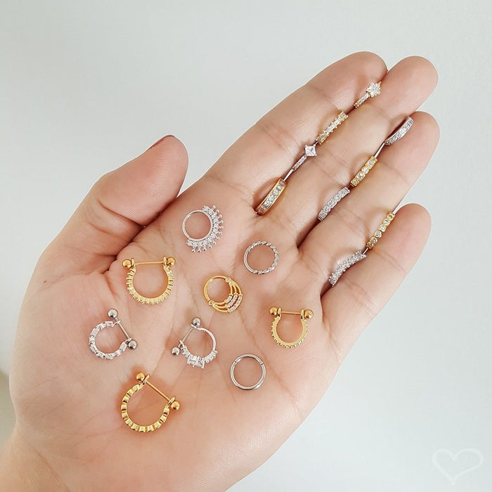 Piercing de Furo Piuka Argola Torção 8mm Daisy Zircônias Dourado