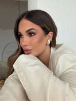 Thais Aguiar - Brinco Ear Hook Lorena & Colar Letra Inicial - Piuka